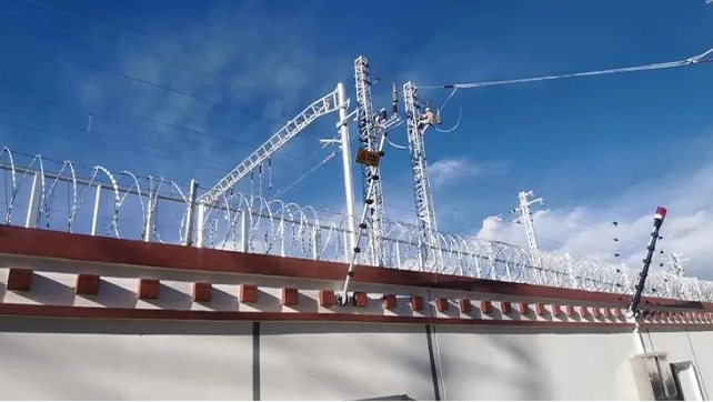 在海拔3700米高原裝電子圍欄是什么體驗？ 打卡西藏第一條電氣化鐵路