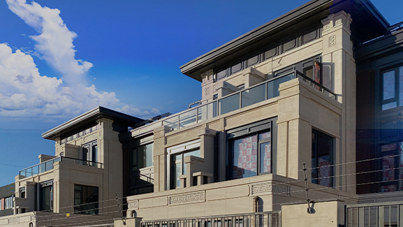 學(xué)校圍墻裝“高壓電網(wǎng)”防賊？學(xué)校:只是脈沖電子圍欄