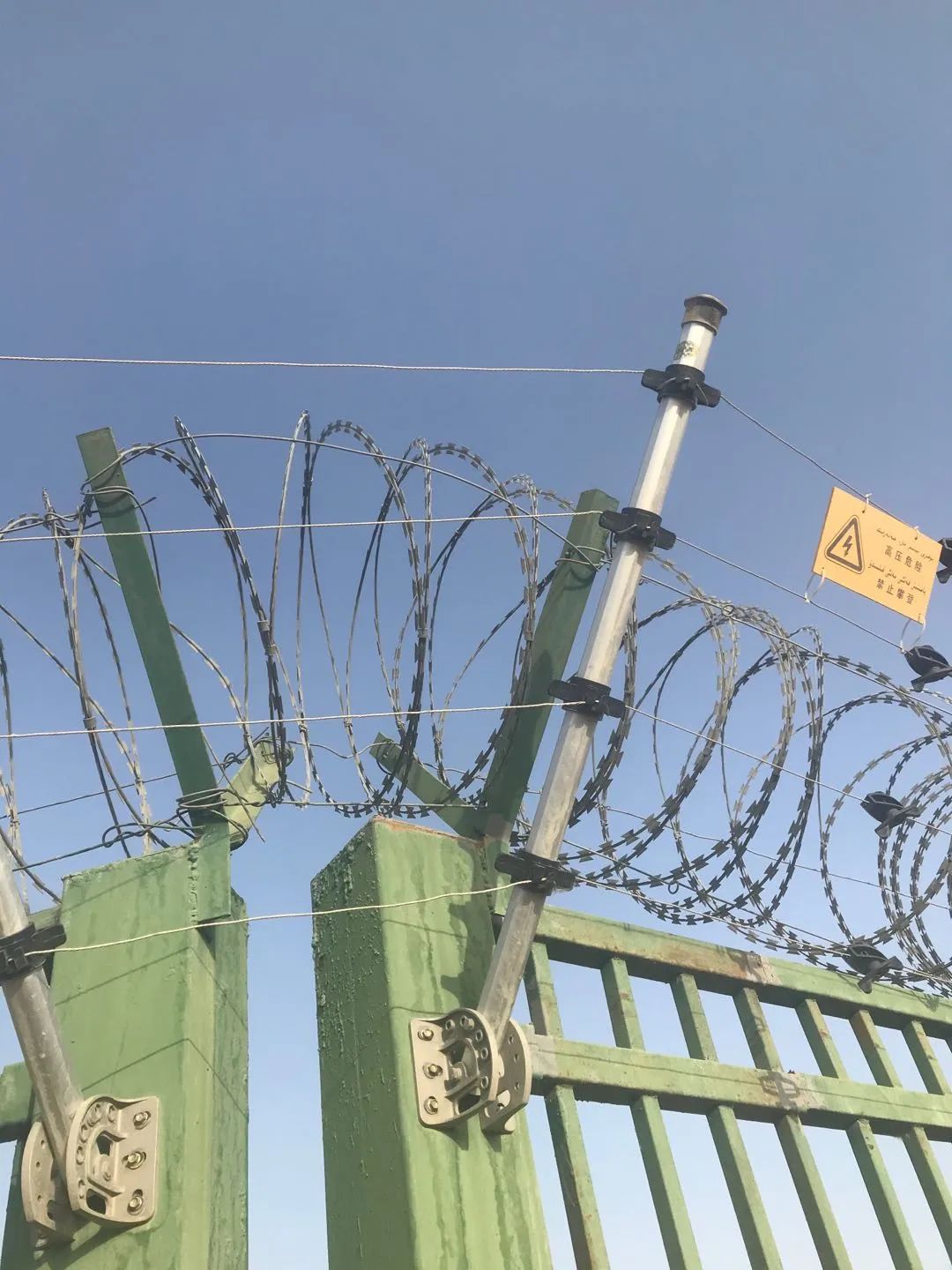 在長達10100米戈壁沙漠裝電子圍欄，塔里木油田真的選對了！(圖10)